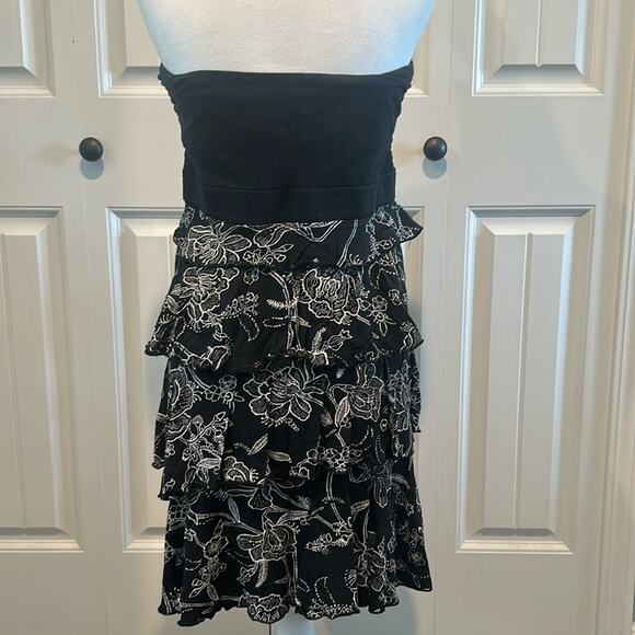 Express Large Black Floral Tiered Strapless Dress - Picture 8 of 10